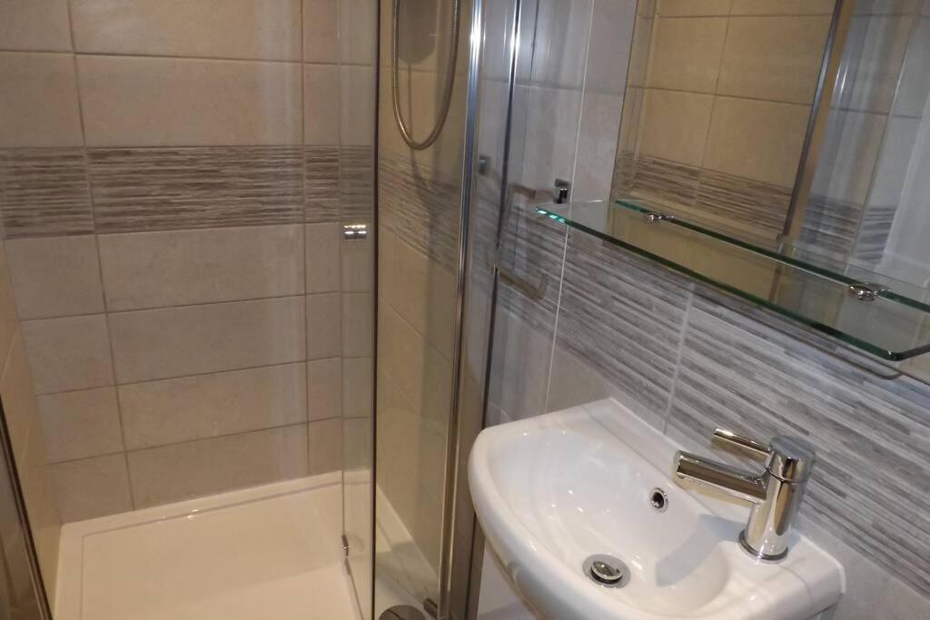 Iscraig Bach-Cosy 2 Bed Apartment-Close To Beach Trearddur Bagian luar foto